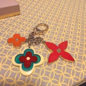 LOUIS VUITTON
Multicolor Fleur D'Epi Key Holder And Bag Charm